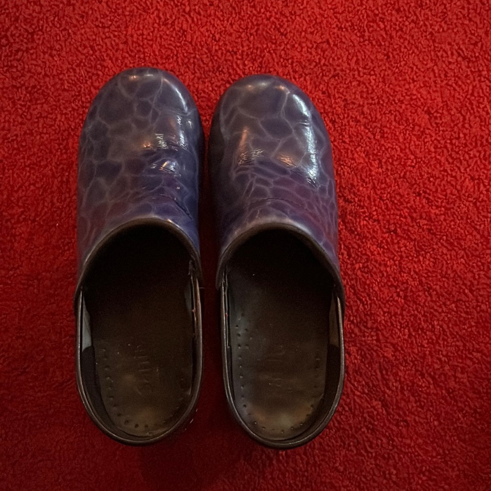 Nursing clogs
